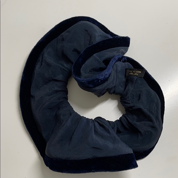 Alexandre de Paris Hair Scrunchie - Picture 2 of 3